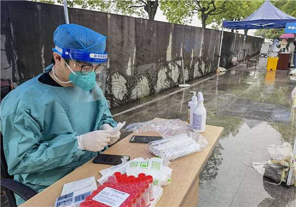 戰“疫”有我 中天精誠裝飾黨員志愿者在行動